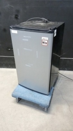 MAGIC CHEF MCBR360S MINI FRIDGE