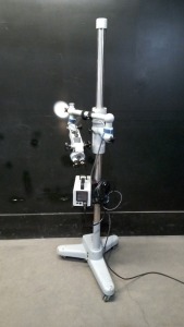 ZEISS SURGICAL MICROSCOPE WITH SINGLE BINOCULAR (12,5X, F=125), BOTTOM LENS (F 400), LIGHT SOURCE, ROLLING STAND