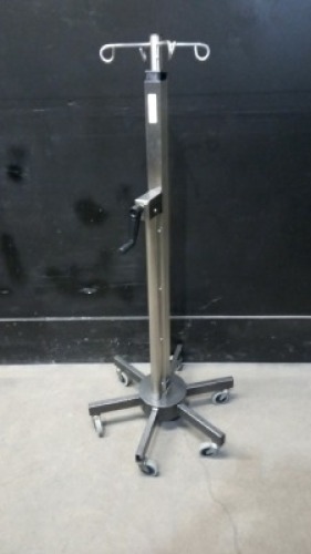 IV POLE ON ROLLING STAND