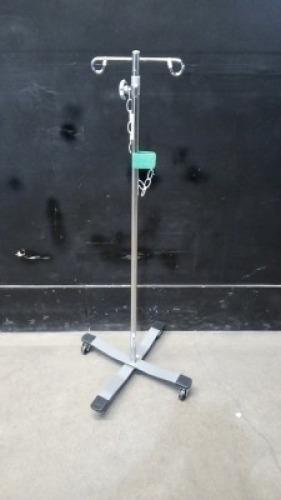 IV POLE ON ROLLING STAND