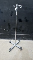 IV POLE ON ROLLING STAND