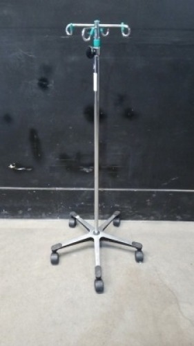 IV POLE ON ROLLING STAND