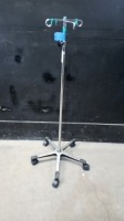 IV POLE ON ROLLING STAND