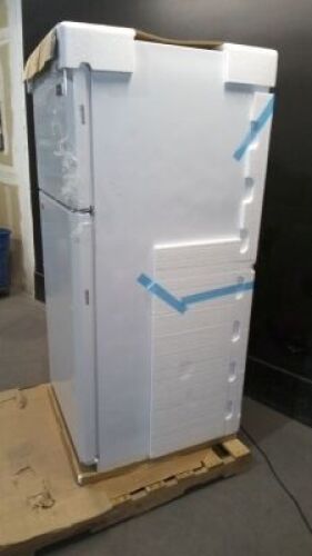 FRIGIDAIRE FFHT2131QP1 REFRIGERATOR/FREEZER (NEW)