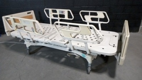 HILL-ROM ADVANTA P1600 HOSPITAL BED W/HEAD & FOOTBOARD