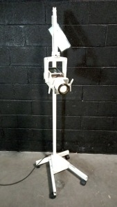 OHMEDA PHOTOTHERAPY LIGHT ON ROLLING STAND