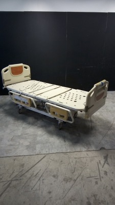 HILL-ROM P1600 ADVANTA HOSPITAL BED