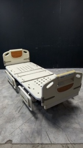 HILL-ROM P1600 ADVANTA HOSPITAL BED