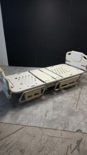 HILL-ROM P1600 ADVANTA HOSPITAL BED