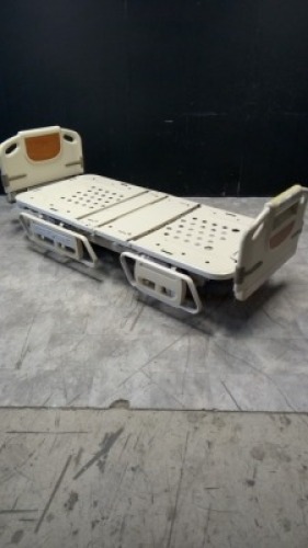 HILL-ROM P1600 ADVANTA HOSPITAL BED