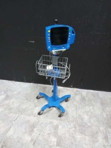 GE CARESCAPE V100 VITAL SIGN MONITOR ON ROLLING STAND