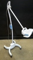 WELCH ALLYN GS 900 EXAM LIGHT ON ROLLING STAND