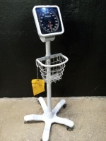 SPHYGMOMANOMETER ON ROLLING STAND