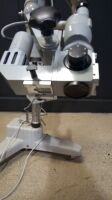 CARL ZEISS SURGICAL MICROSCOPE TO INCLUDE SINGLE MOUNT BINOCULAR WITH EYEPIECES BOTH (12,5X) BOTTOM LENSE (F=200) ON STAND