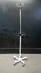 IV POLE ON ROLLING STAND