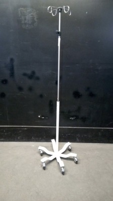 IV POLE ON ROLLING STAND