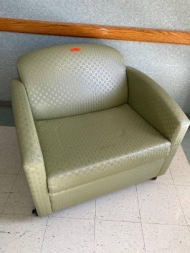 PATIENT CHAIR/PULL-OUT BED