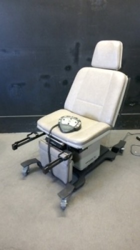 MIDMARK 75L PROGRAMMABLE POWER EXAM CHAIR WITH FOOT CONTROL