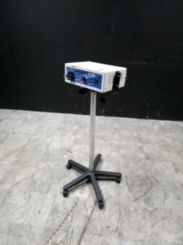 CUDA XLS-300 LIGHT SOURCE ON ROLLING STAND