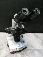 BAXTER M3000 LAB MICROSCOPE WITH (10X-18MM) & 4 OBJECTIVES (100,40,10,4)