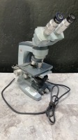 AO SPENCER LAB MICROSCOPE WITH 3 OBJECTIVES (10/.25, 100/1.25, 40X)