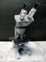 AO SPENCER LAB MICROSCOPE WITH (10X) & 4 OBJECTIVES (100,40,10,4)