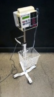 ALARIS/IVAC 4410C PATIENT MONITOR ON ROLLING STAND