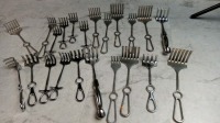 LOT OF ISRAEL RAKE RETRACTORS