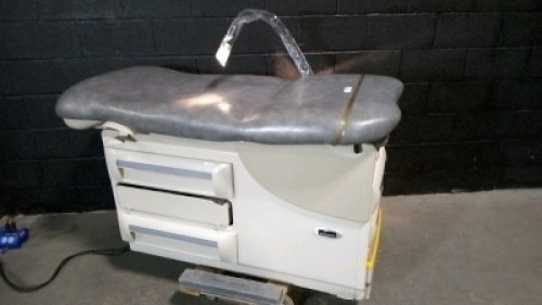 MIDMARK 604 EXAM TABLE WITH LIGHT