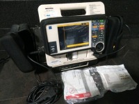 MEDTRONIC LIFEPAK 12 DEFIB WITH ECG,PACING,ANALYZE,PADDLES