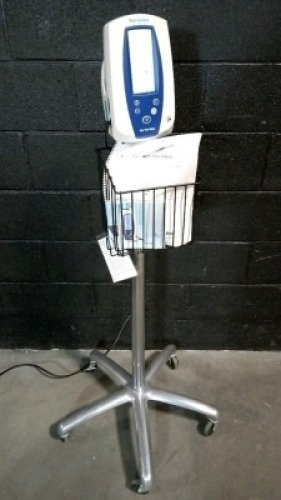 WELCH ALLYN PATIENT MONITOR ON ROLLING STAND