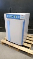 THERMO SCIENTIFIC NAPCO SERIES 8000 WJ CO2 INCUBATOR