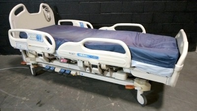 HILL-ROM VERSACARE HOSPITAL BED W/HEAD & FOOTBOARDS