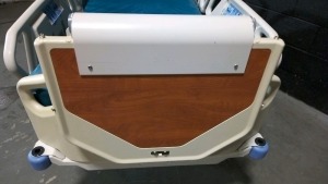 HILL-ROM TOQ HOSPITAL BED W/FOOTBOARD & SCALE