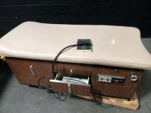 HAMILTON EXAM TABLE WITH FOOTSWITCH