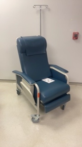 WINCO RECLINING PATIENT TRANSPORT CHAIR