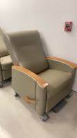 RECLINING PATIENT TRANSPORT CHAIR