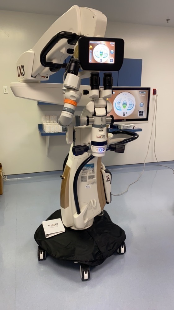 ALCON LUXOR LX3 REF: 8065752560 OPTHALMIC MICROSCOPE, MFG. 8/2015, REV ...