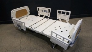STRYKER 3002 HOSPITAL BED WITH HEAD & FOOTBOARD (CHAPERONE WITH ZONE CONTROL, BED EXIT, SCALE)