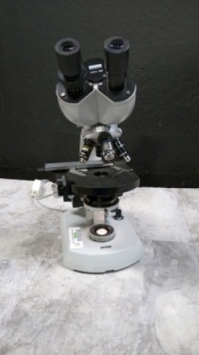 ZEISS LAB MICROSCOPE WITH 4 OBJECTIVES (3.2/0.07, 10/0.22, 40/0.65, 100/1.25)