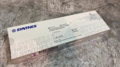 SYNTHES 130 DEG DHS PLATE-STD BARREL 4 HOLES /78MM- STERILE REF 281.040S