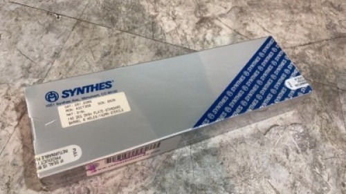 SYNTHES STD BARREL 8 HOLES/ 142MM 140 DEG DHS PLATE 281.208S