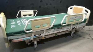 HILL-ROM P1600 ADVANTA HOSPITAL BED WITH HEAD AND FOOT BOARDS (SCALE)