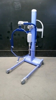 ARJO MAXI MOVE PATIENT LIFT WITH HAND CONTROL