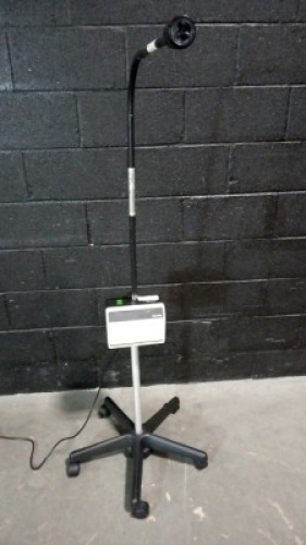 WELCH ALLYN 48830 EXAM LIGHT ON ROLLING STAND