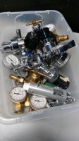 LOT OF OXYGEN REGULATORS