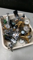 LOT OF OXYGEN REGULATORS