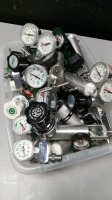 LOT OF OXYGEN REGULATORS