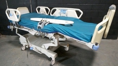 HILL-ROM TOTAL CARE P1900 HOSPITAL BED W/HEAD & FOOTBOARD & SCALE (BROKEN SIDE ARM)