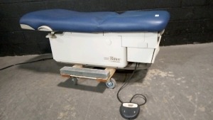 RITTER 222 EXAM TABLE W/FOOTSWITCH